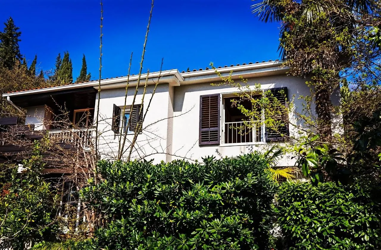 Villa Nada: Beachside Oasis with Sauna and Hot Tubs Omisalj 0*,
