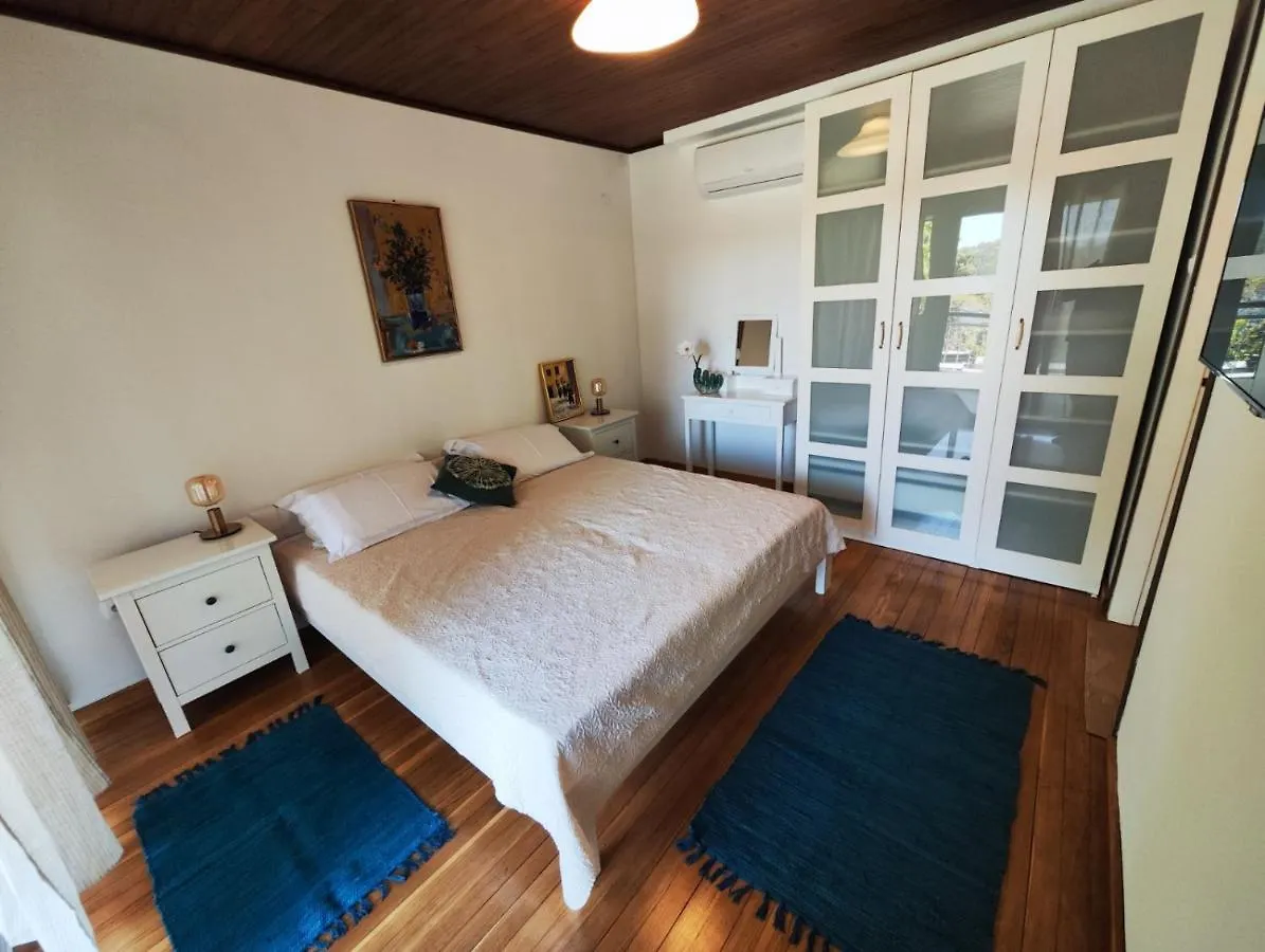 Villa Nada: Beachside Oasis with Sauna and Hot Tubs Omisalj Croatia