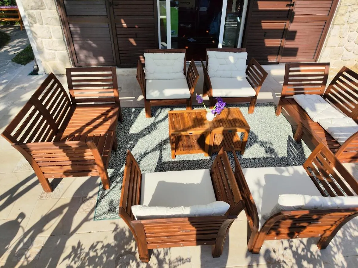 Villa Nada: Beachside Oasis with Sauna and Hot Tubs Omisalj