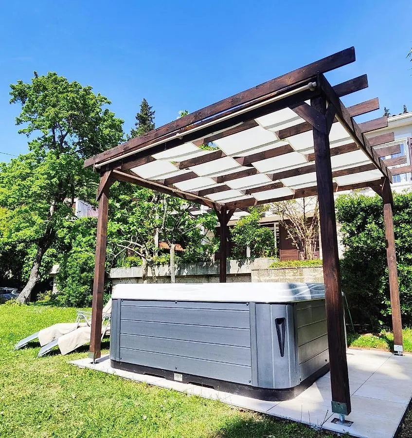 Villa Nada: Beachside Oasis with Sauna and Hot Tubs Omisalj