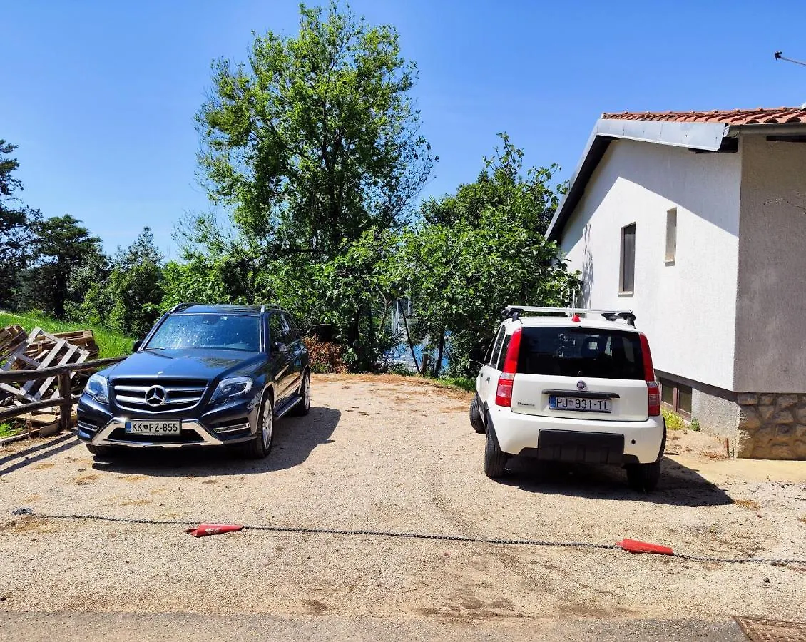 Villa Nada: Beachside Oasis with Sauna and Hot Tubs Omisalj