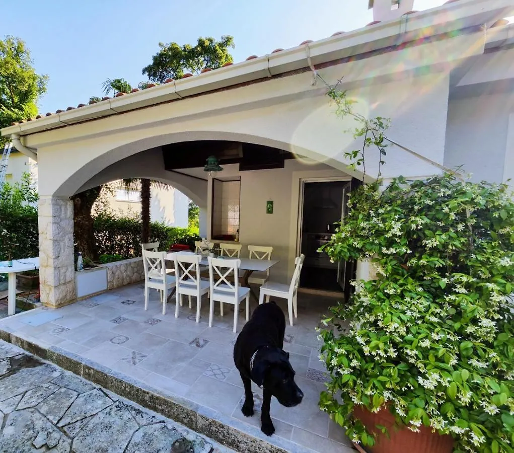 Villa Nada: Beachside Oasis with Sauna and Hot Tubs Omisalj Croatia