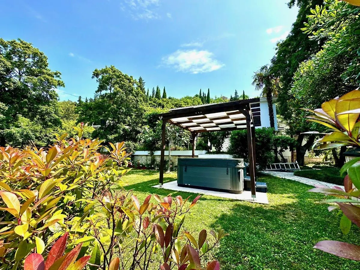 Villa Nada: Beachside Oasis with Sauna and Hot Tubs Omisalj 0*,