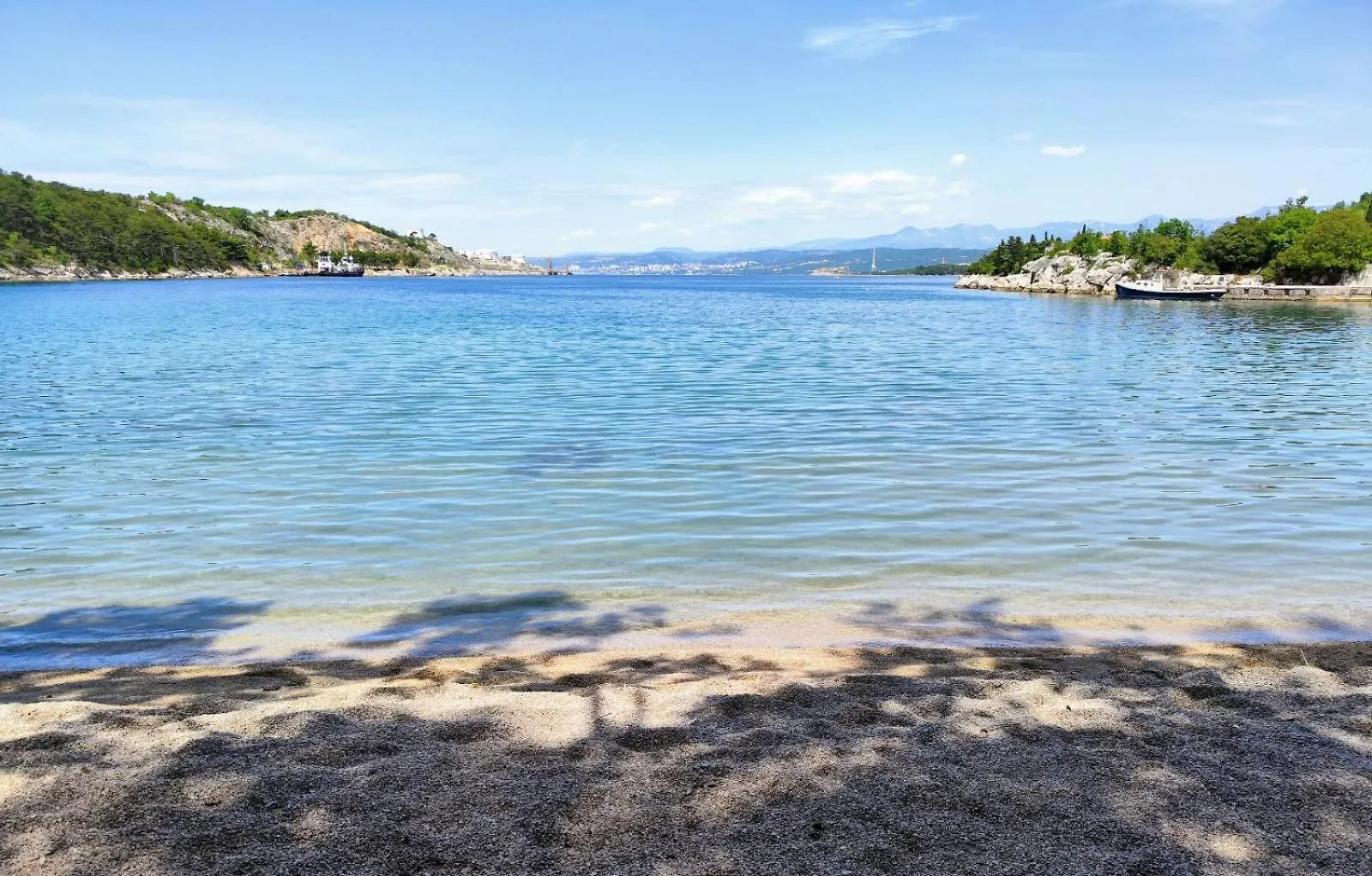 Villa Nada: Beachside Oasis with Sauna and Hot Tubs Omisalj Croatia