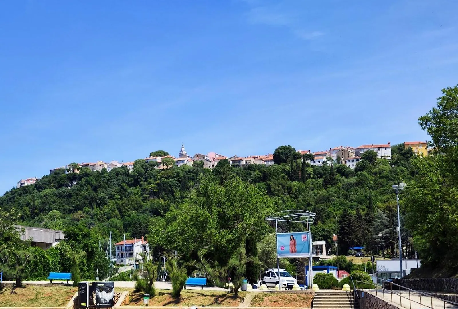 Villa Nada: Beachside Oasis with Sauna and Hot Tubs Omisalj