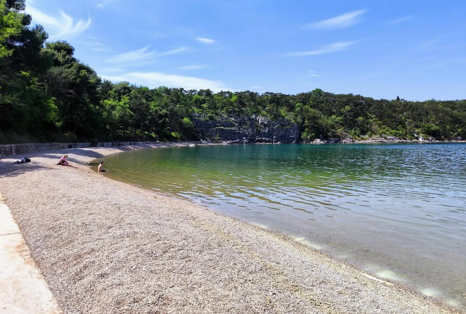 Villa Nada: Beachside Oasis with Sauna and Hot Tubs Omisalj