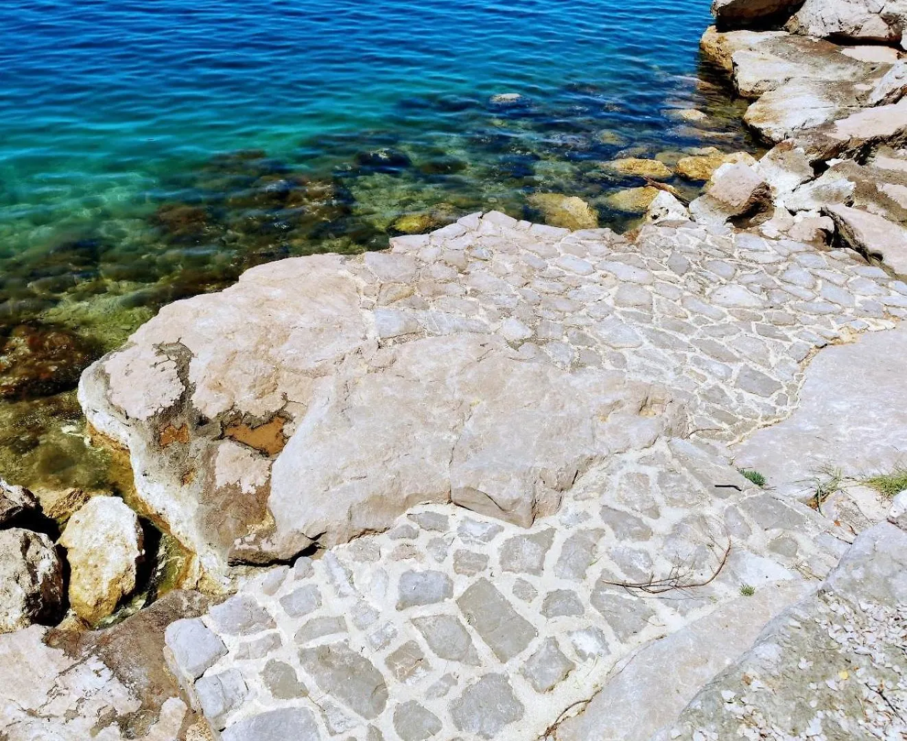 Villa Nada: Beachside Oasis with Sauna and Hot Tubs Omisalj Croatia