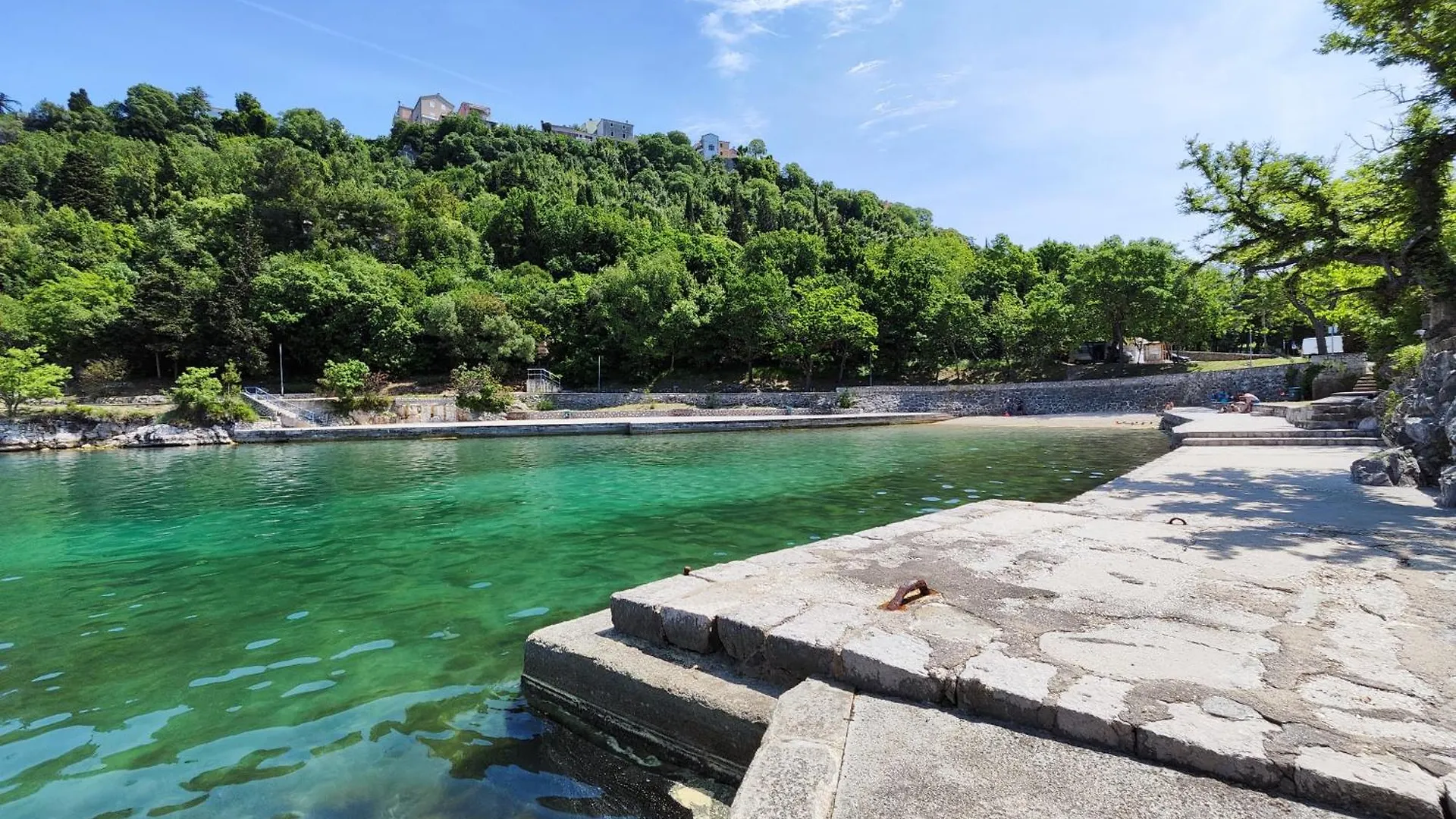 Villa Nada: Beachside Oasis with Sauna and Hot Tubs Omisalj