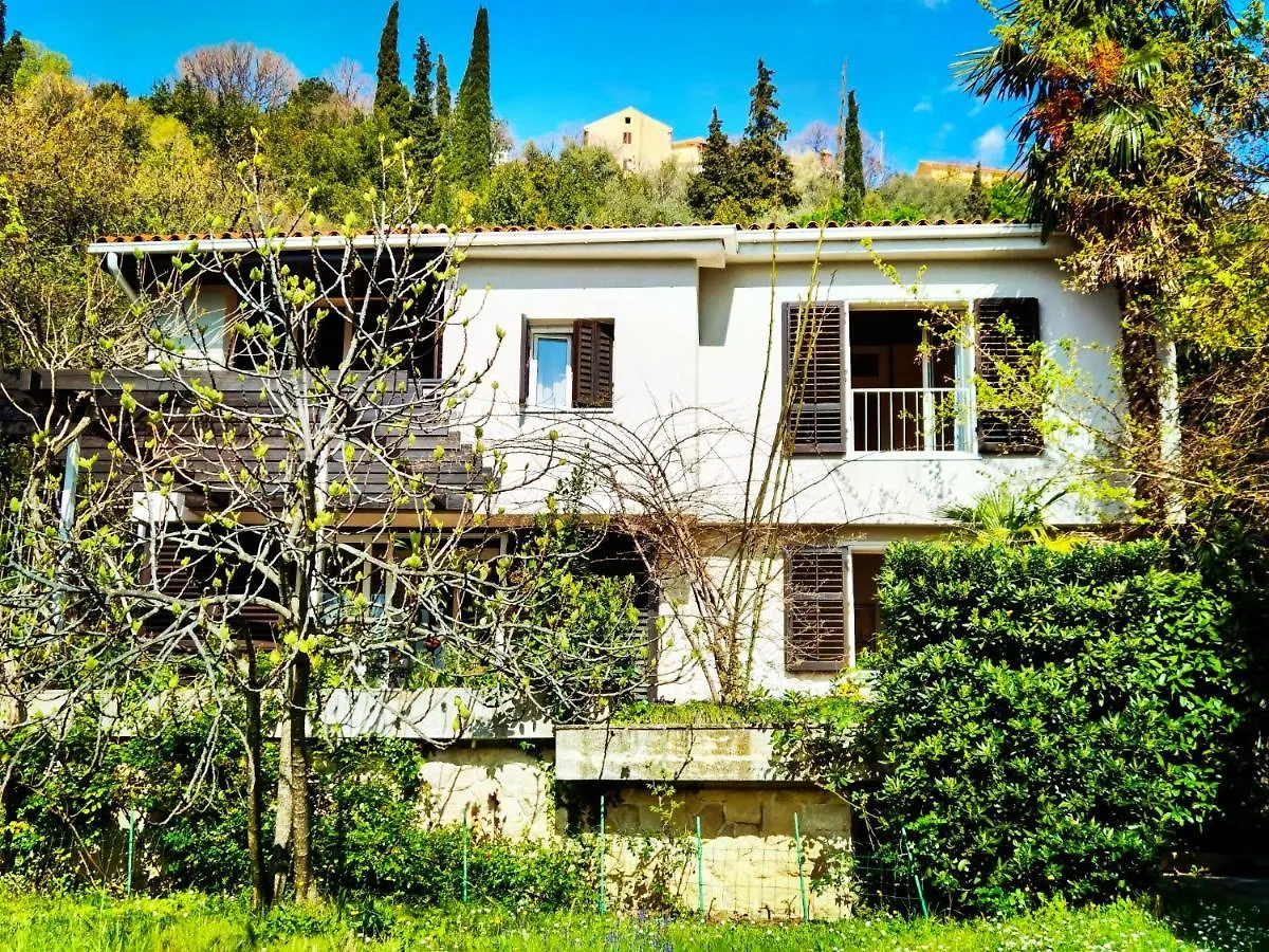 Villa Nada: Beachside Oasis with Sauna and Hot Tubs Omisalj