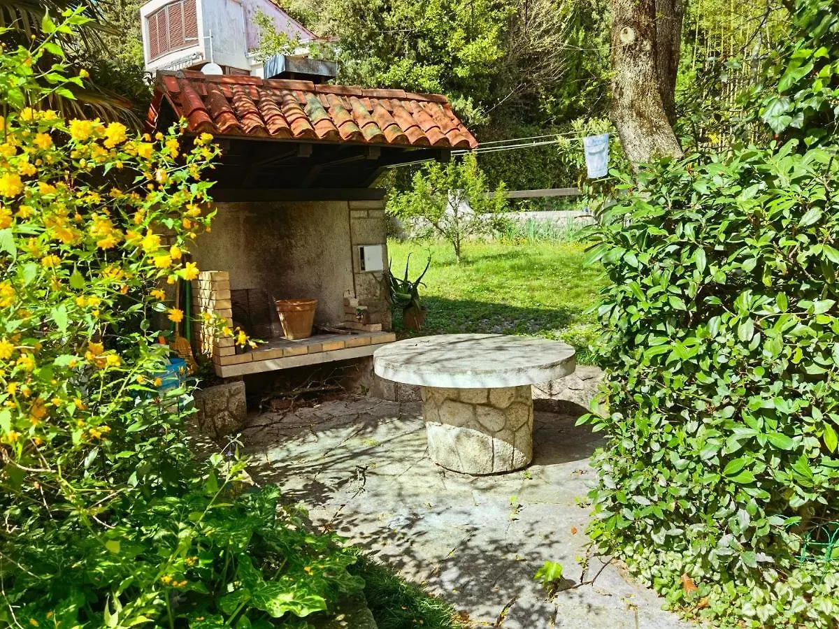 Villa Nada: Beachside Oasis with Sauna and Hot Tubs Omisalj